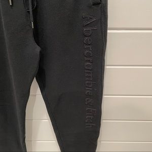 Black Abercrombie & Fitch joggers.  Like new !  Men’s size medium
